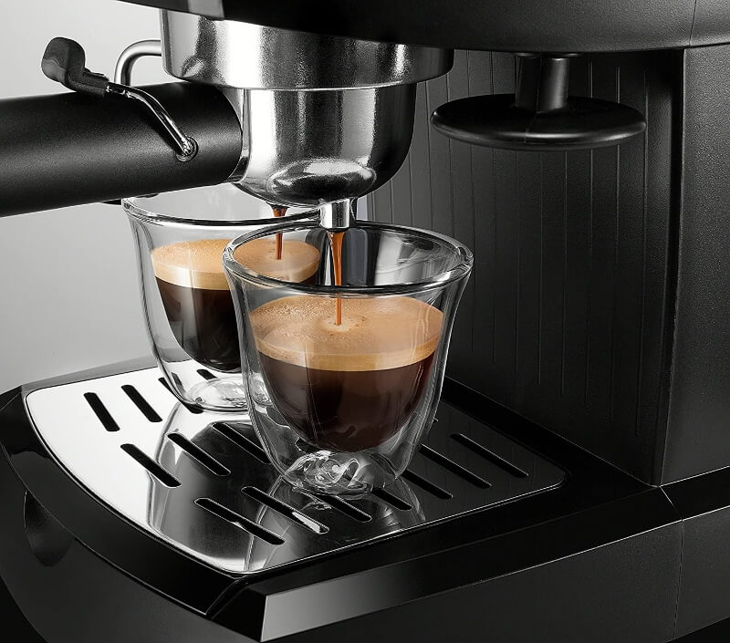 delonghi espresso maker brewing coffee