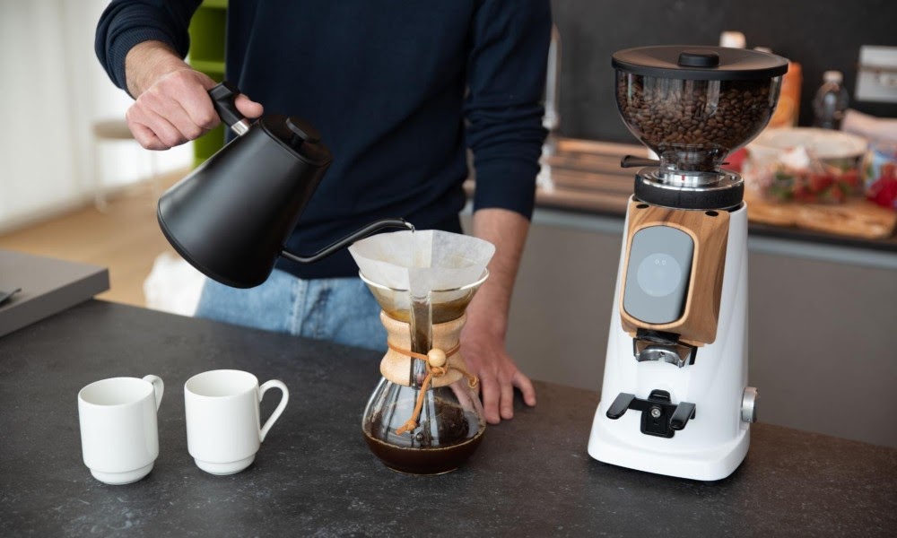 brewing coffee with a chemex