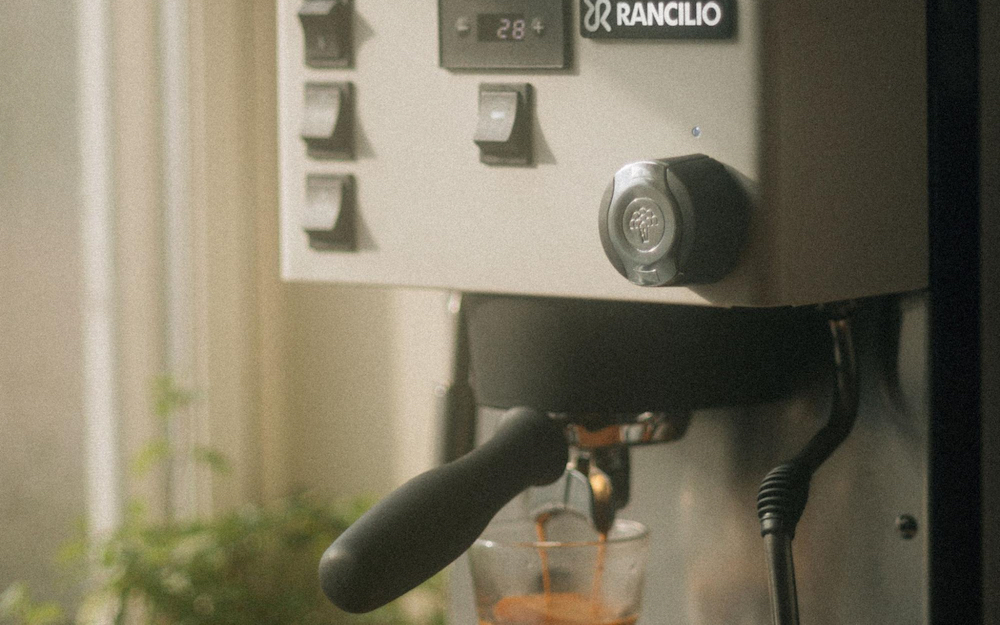 Extracting temperature controlled espresso on a Rancilio Silvia Pro X machine.