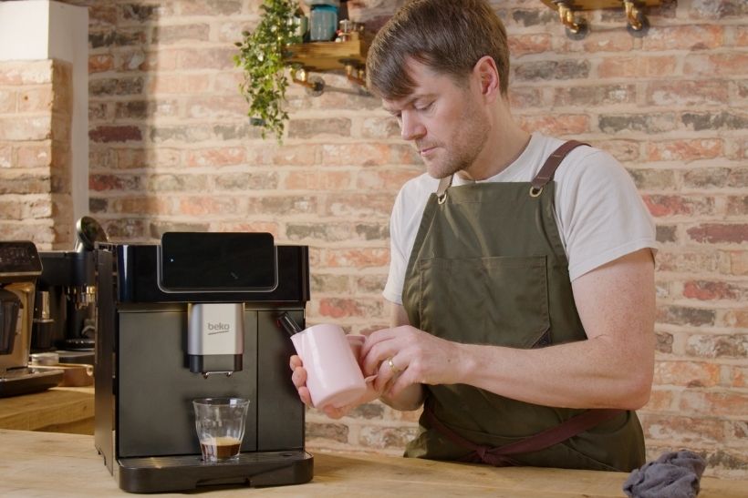 Beko Caffe Experto - Milk Frothing.